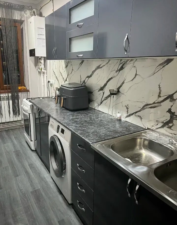 3 Սենյականոց Բնակարան, 80քմ, 4/9 հարկ, Նորմալ Վիճակում, Կահավորված