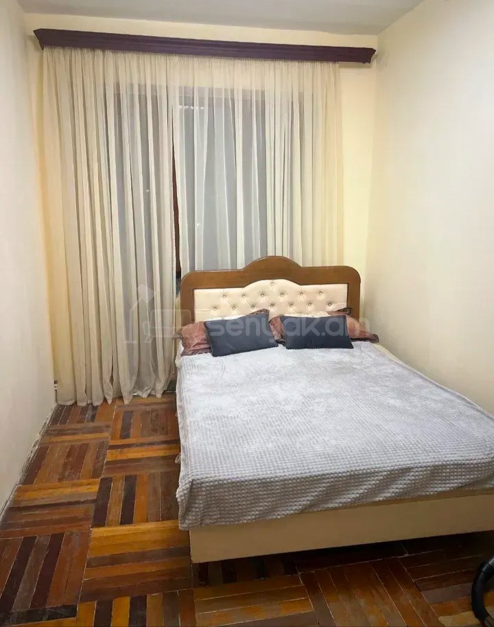 3 Սենյականոց Բնակարան, 80քմ, 4/9 հարկ, Նորմալ Վիճակում, Կահավորված