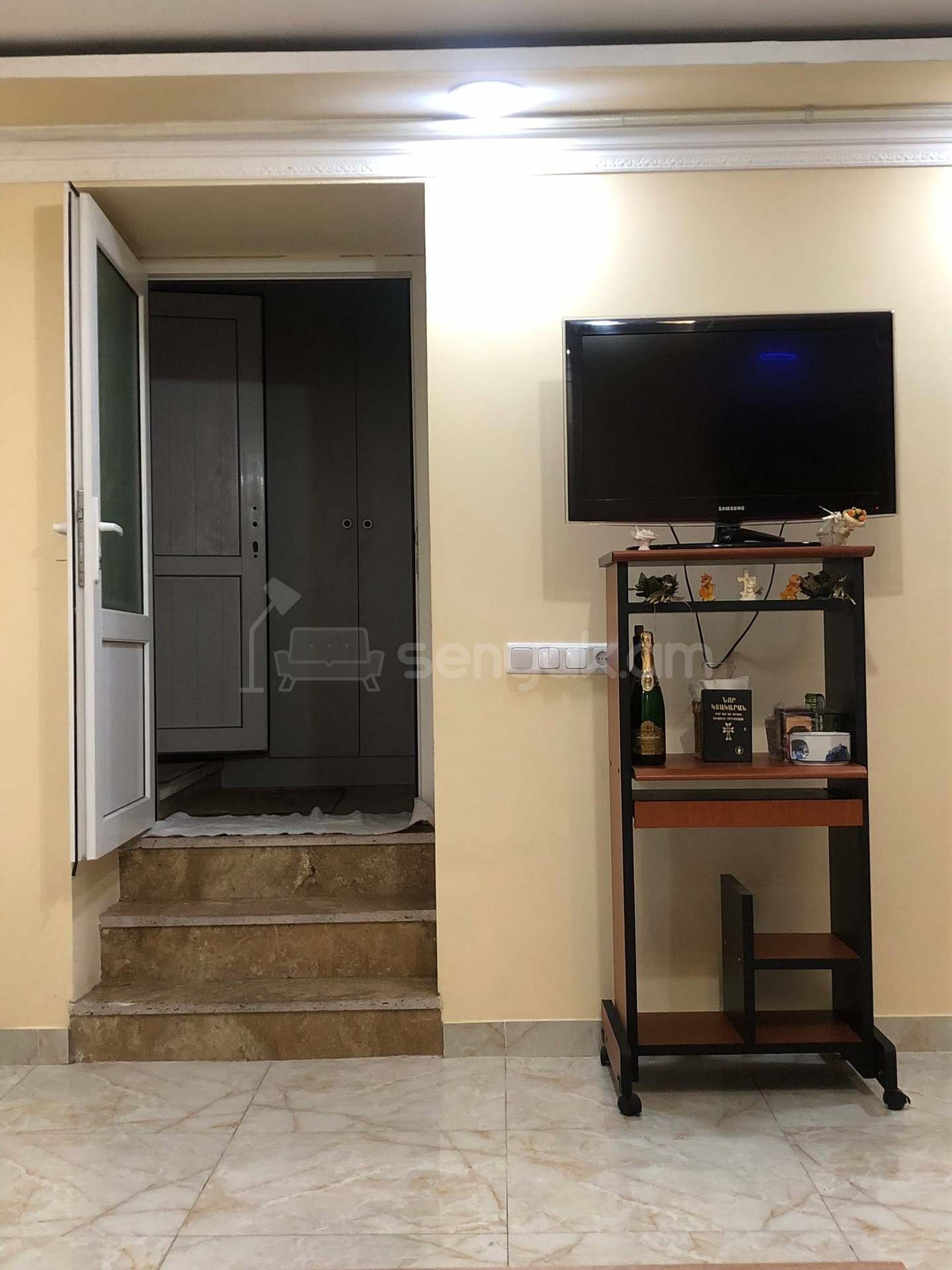 2 Սենյականոց Բնակարան, 78քմ, 1/4 հարկ, Դիզայներական Վերանորոգված, Կահավորված, Արևկող