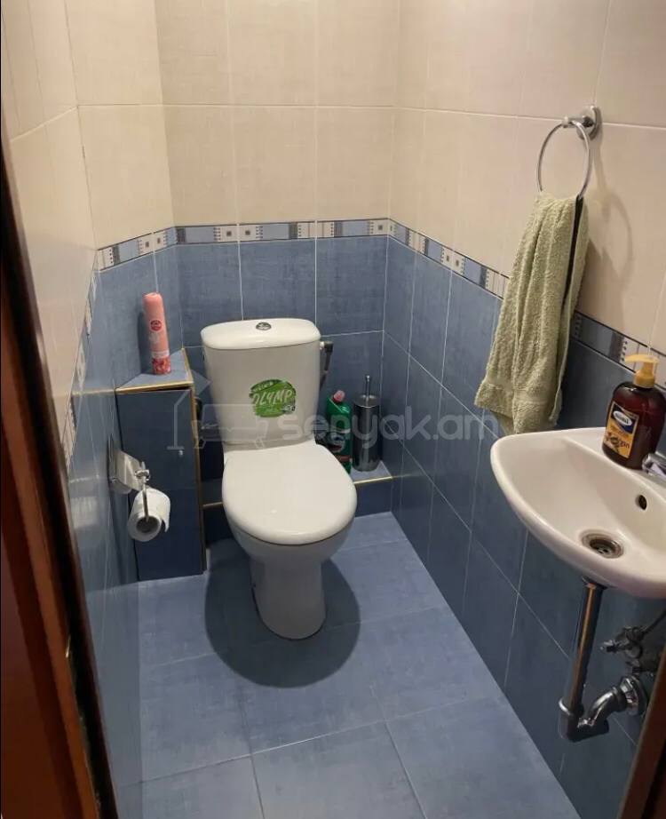 4 Սենյականոց Բնակարան Քարե Շենքում, 105քմ, 4/5 հարկ, Կոսմետիկ Վերանորոգված