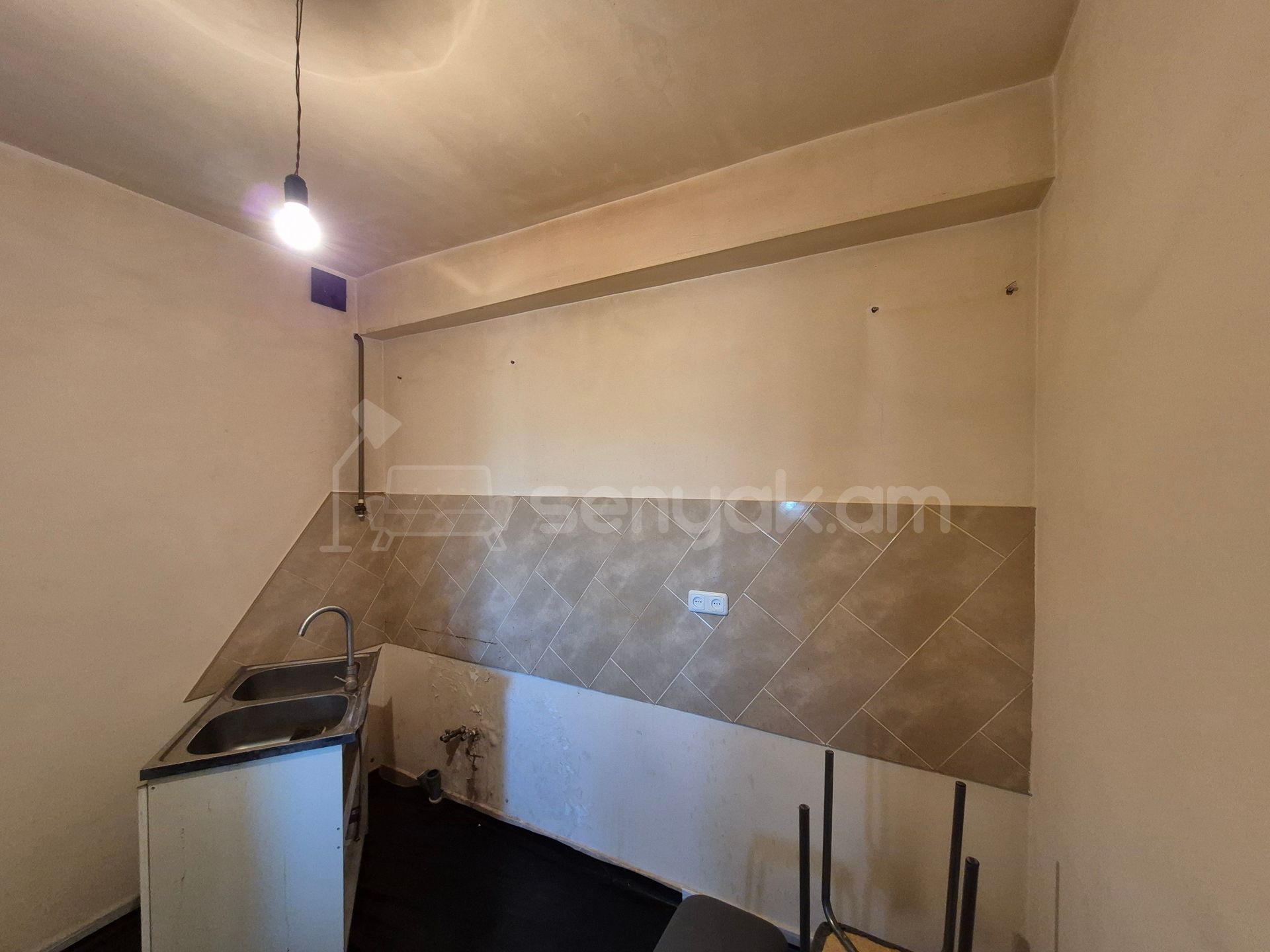 2 Սենյականոց Բնակարան Քարե Շենքում, 41քմ, 1/5 հարկ, Կոսմետիկ Վերանորոգված