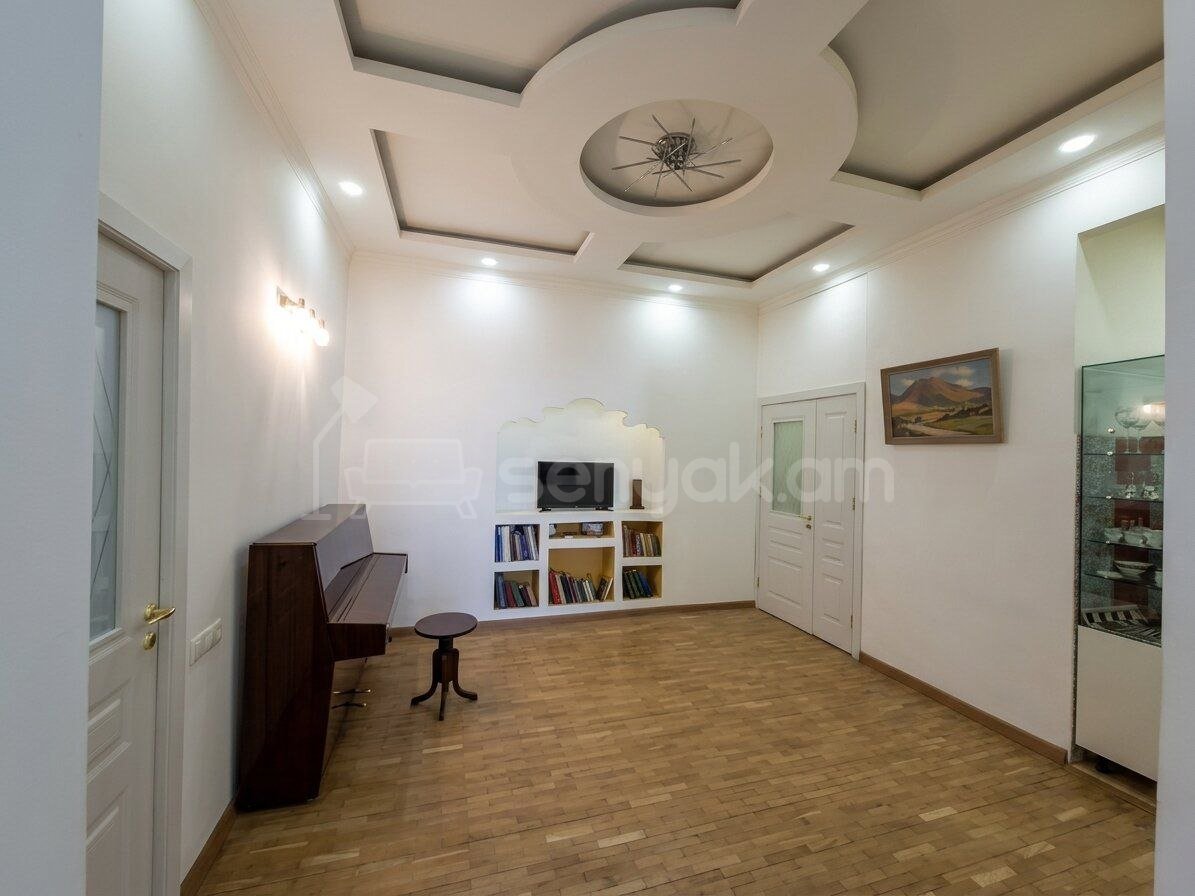 5 Սենյականոց Բնակարան Քարե Շենքում, 89քմ, 2/4 հարկ, Կոսմետիկ Վերանորոգված