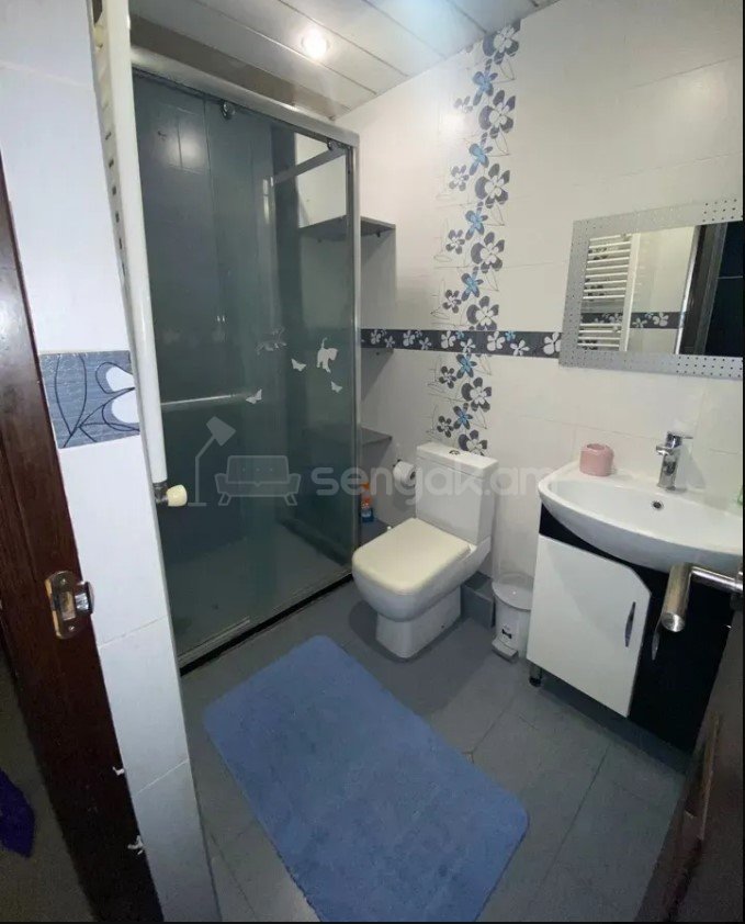 2 Սենյականոց Բնակարան Քարե Շենքում, 50քմ, 4/5 հարկ, Կապիտալ Վերանորոգված, Կահավորված
