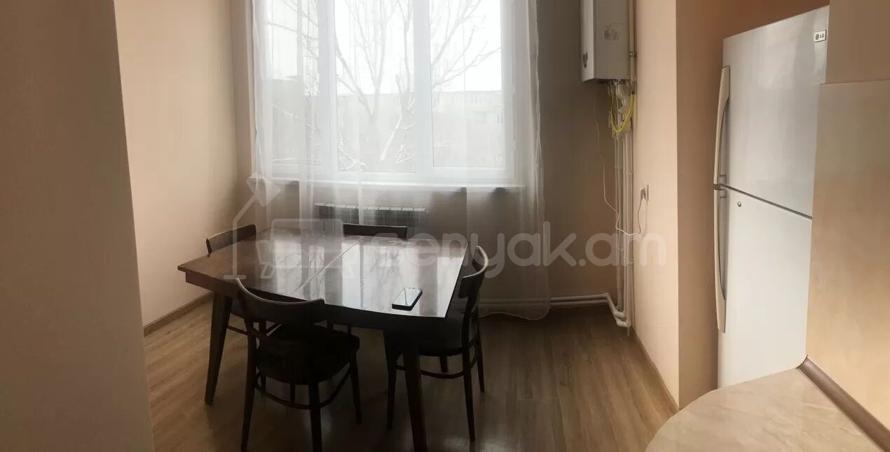 2 Սենյականոց Բնակարան Քարե Շենքում, 50քմ, 4/5 հարկ, Կապիտալ Վերանորոգված, Կահավորված