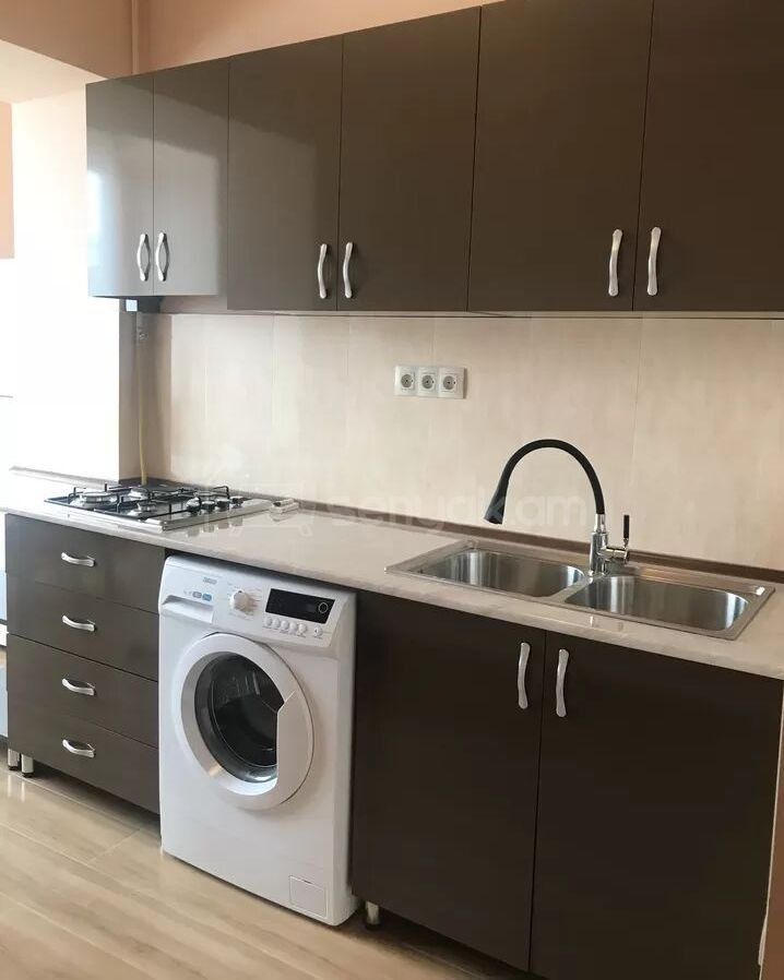 2 Սենյականոց Բնակարան Քարե Շենքում, 50քմ, 4/5 հարկ, Կապիտալ Վերանորոգված, Կահավորված