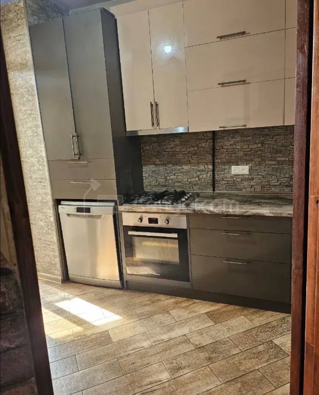 5 Սենյականոց Բնակարան, 82քմ, 15/16 հարկ, Նորմալ Վիճակում