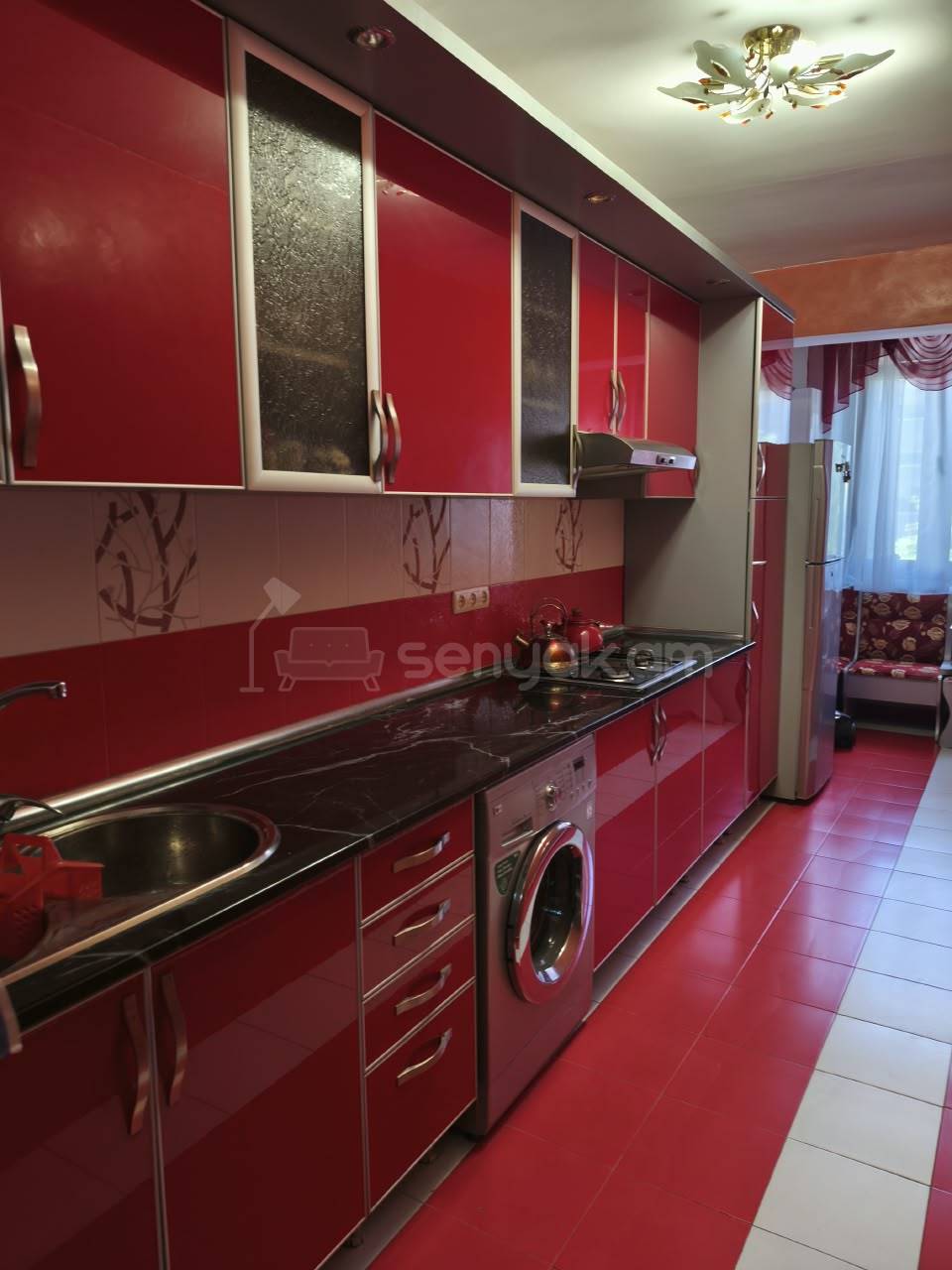 3 Սենյականոց Բնակարան Քարե Շենքում, 80քմ, 3/5 հարկ, Նորմալ Վիճակում, Կահավորված