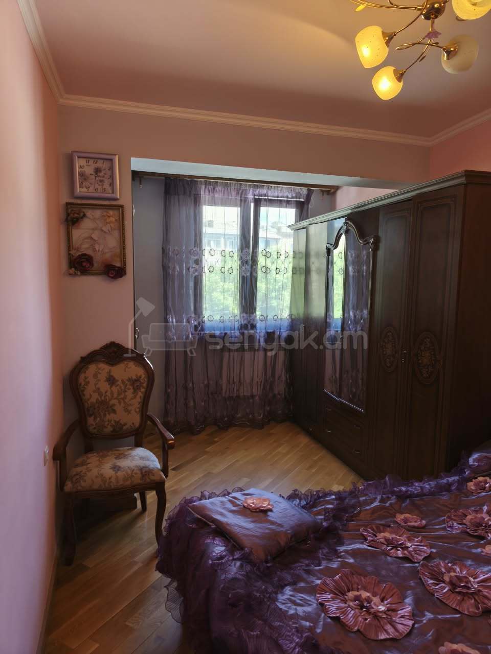 3 Սենյականոց Բնակարան Քարե Շենքում, 80քմ, 3/5 հարկ, Նորմալ Վիճակում, Կահավորված