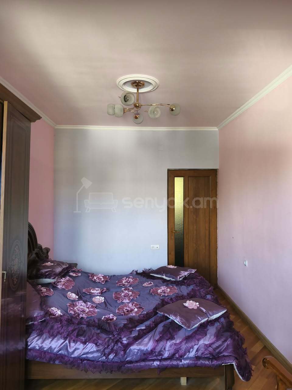 3 Սենյականոց Բնակարան Քարե Շենքում, 80քմ, 3/5 հարկ, Նորմալ Վիճակում, Կահավորված