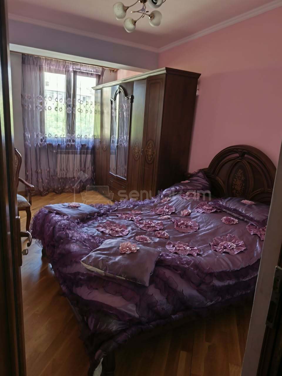 3 Սենյականոց Բնակարան Քարե Շենքում, 80քմ, 3/5 հարկ, Նորմալ Վիճակում, Կահավորված