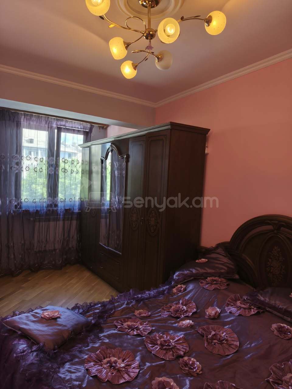 3 Սենյականոց Բնակարան Քարե Շենքում, 80քմ, 3/5 հարկ, Նորմալ Վիճակում, Կահավորված
