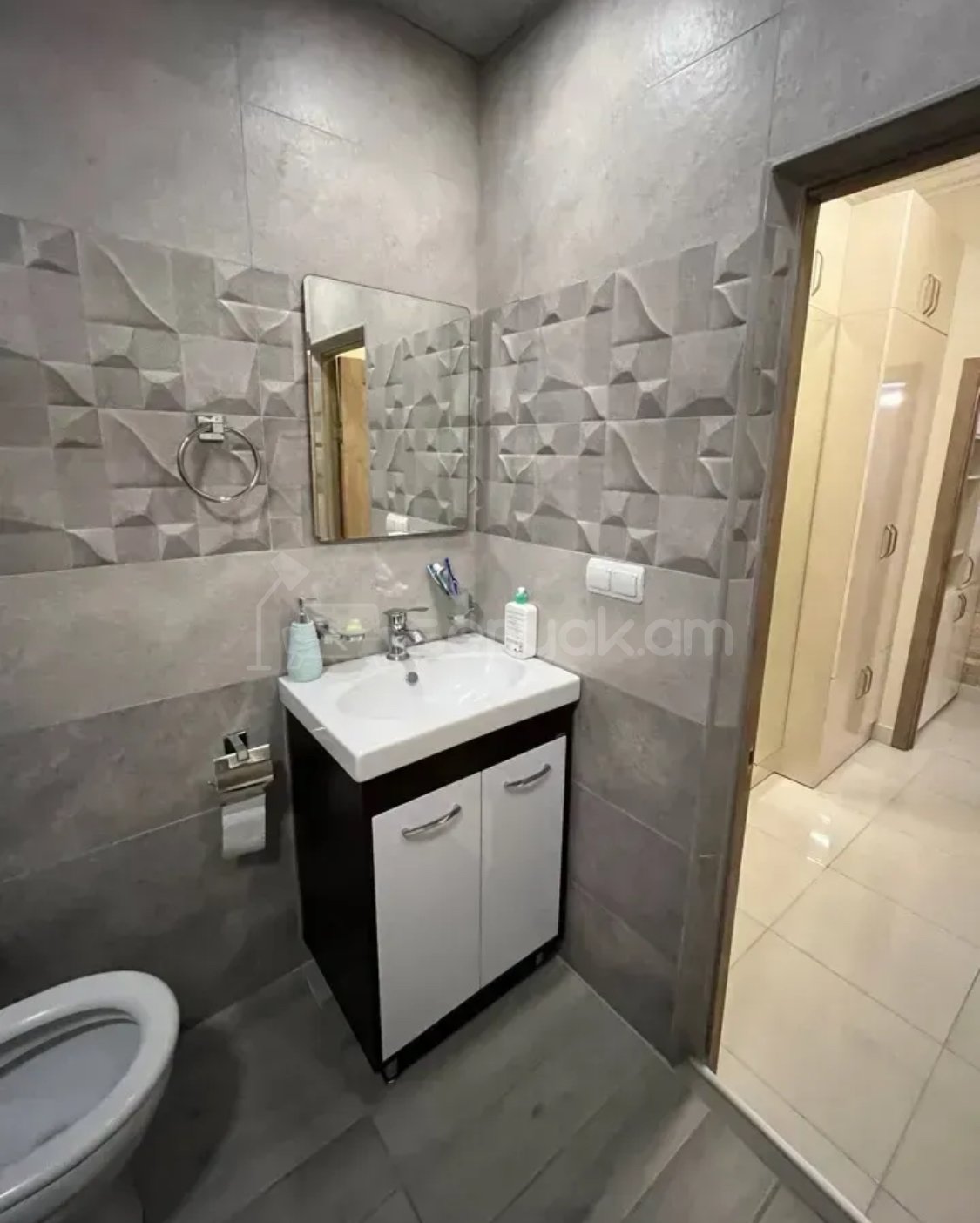 2 Սենյականոց Բնակարան Քարե Շենքում, 52քմ, 3/4 հարկ, Կապիտալ Վերանորոգված