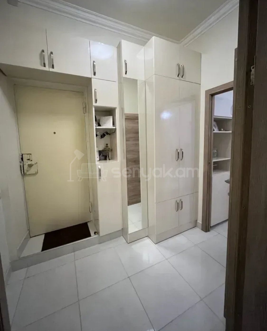 2 Սենյականոց Բնակարան Քարե Շենքում, 52քմ, 3/4 հարկ, Կապիտալ Վերանորոգված