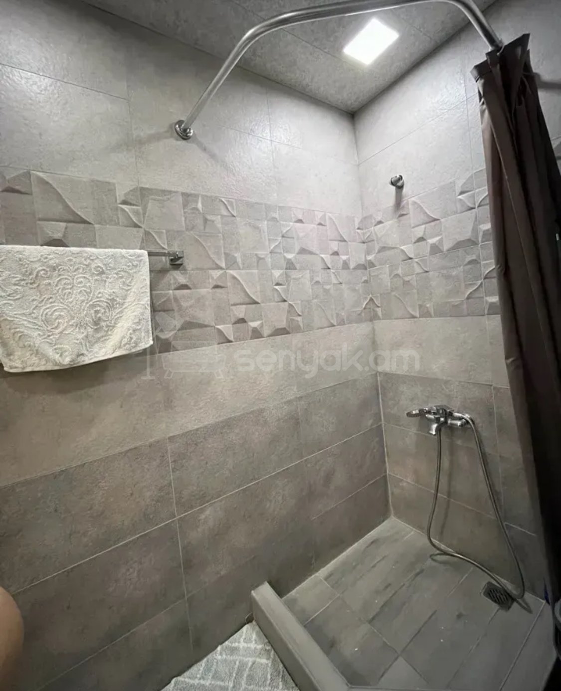 2 Սենյականոց Բնակարան Քարե Շենքում, 52քմ, 3/4 հարկ, Կապիտալ Վերանորոգված