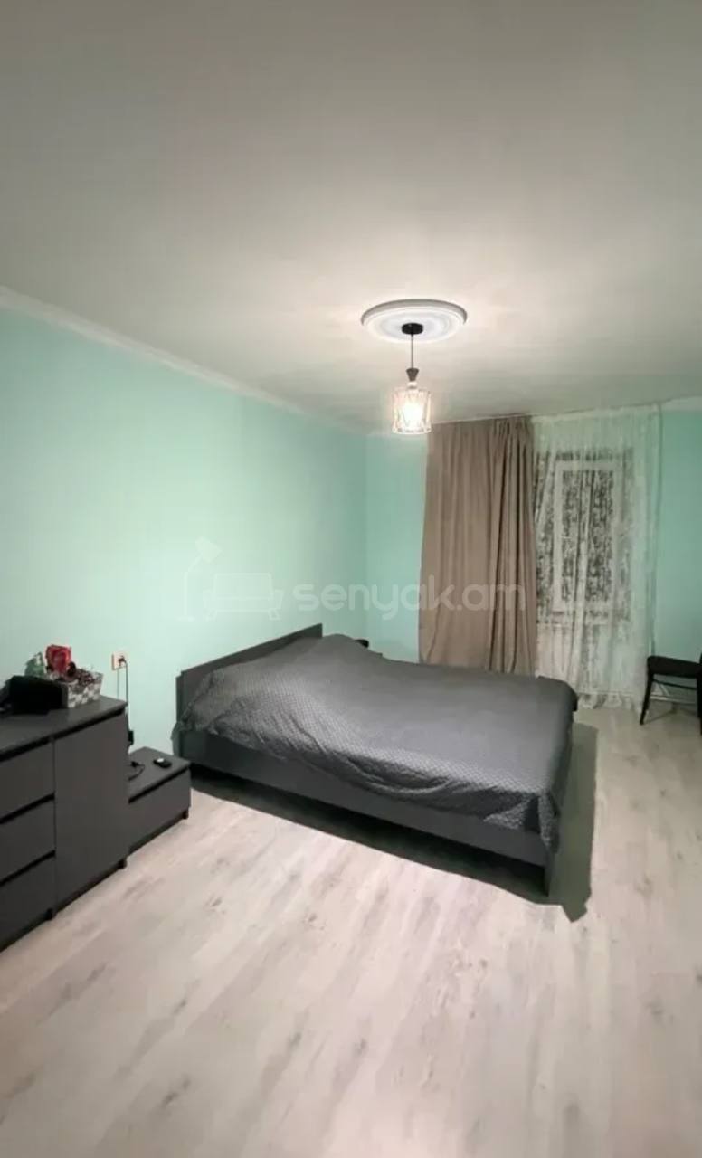 4 Սենյականոց Բնակարան Քարե Շենքում, 76քմ, 4/4 հարկ, Կապիտալ Վերանորոգված, Կահավորված