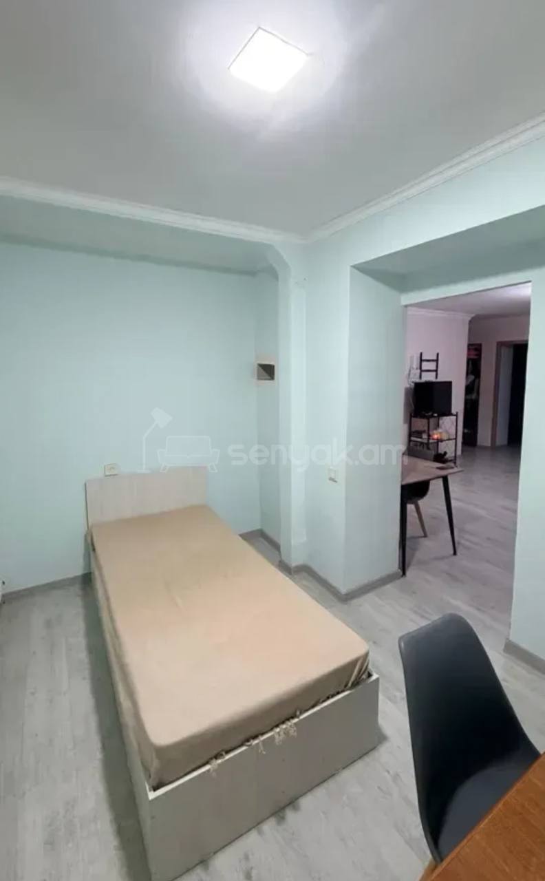 4 Սենյականոց Բնակարան Քարե Շենքում, 76քմ, 4/4 հարկ, Կապիտալ Վերանորոգված, Կահավորված