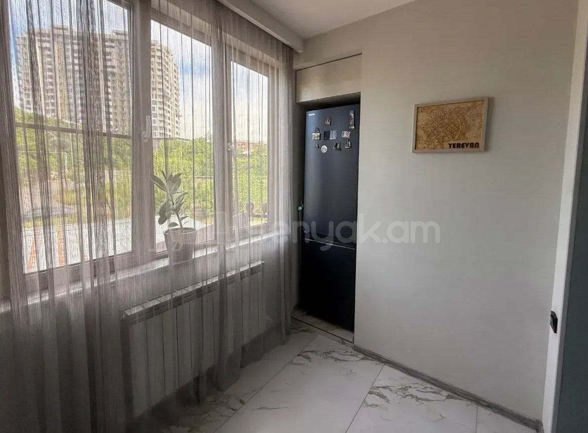 2 Սենյականոց Բնակարան Քարե Շենքում, 45քմ, 4/5 հարկ, Դիզայներական Վերանորոգված