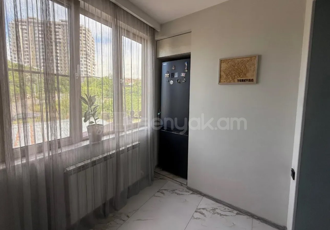 2 Սենյականոց Բնակարան Քարե Շենքում, 42քմ, 4/5 հարկ, Դիզայներական Վերանորոգված