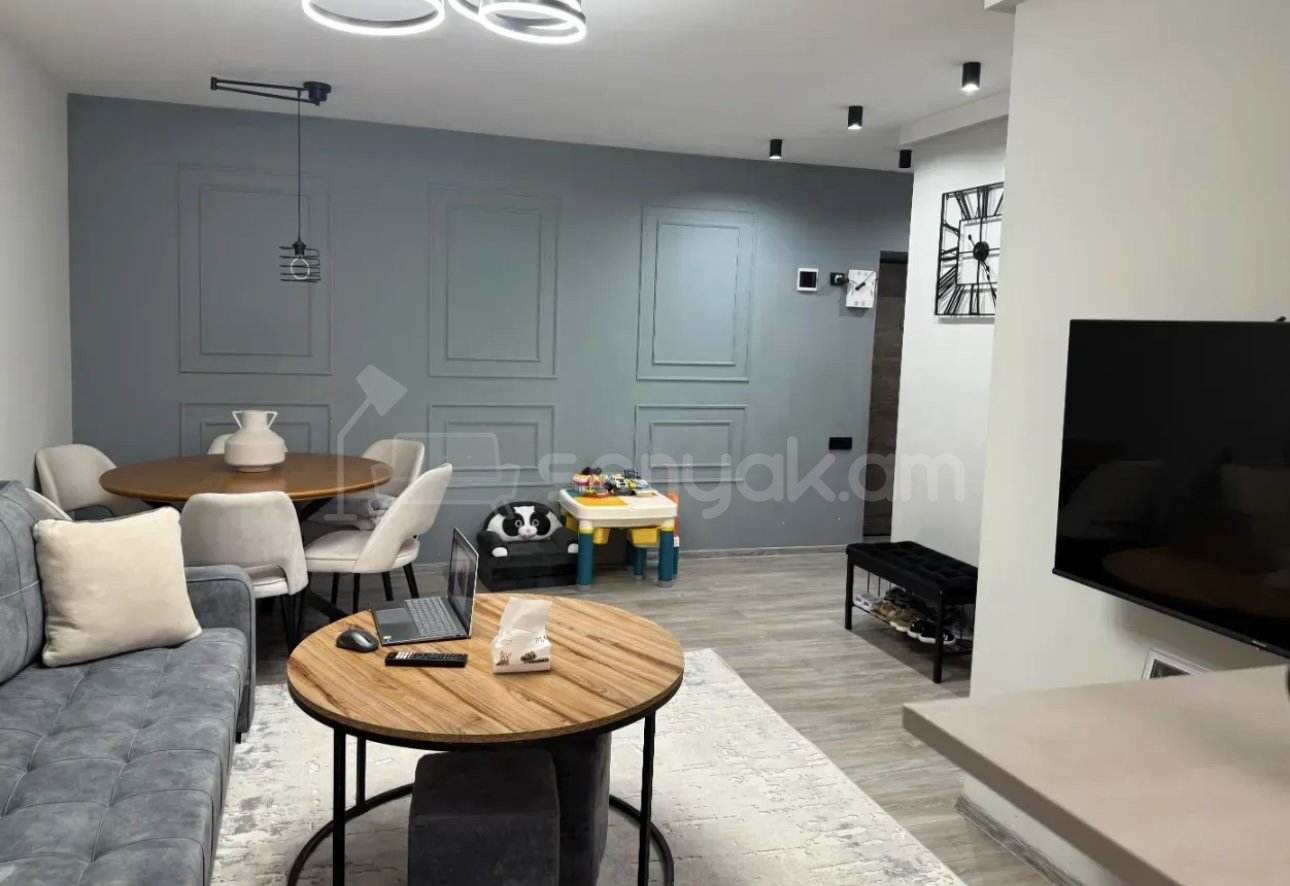 2 Սենյականոց Բնակարան Քարե Շենքում, 42քմ, 4/5 հարկ, Դիզայներական Վերանորոգված