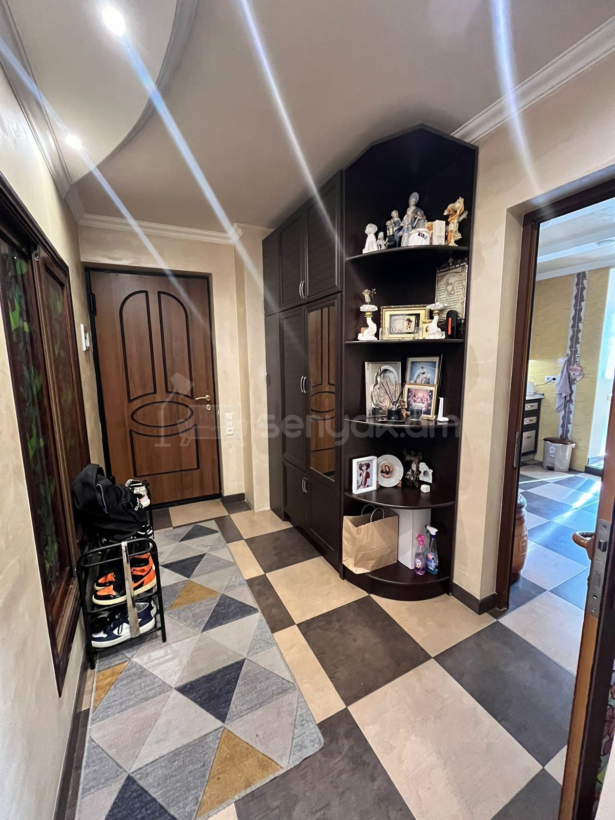 3 Սենյականոց Բնակարան Քարե Շենքում, 78քմ, 2/5 հարկ, Կապիտալ Վերանորոգված