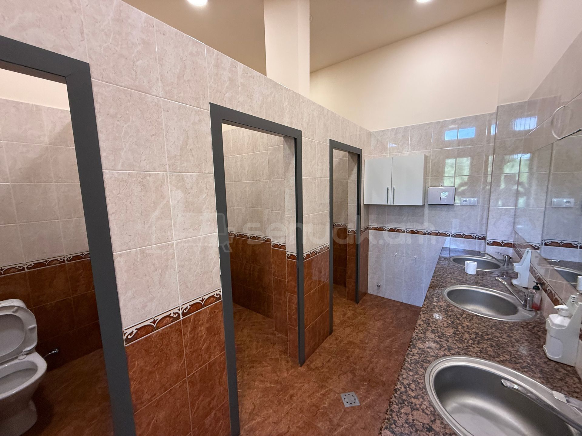 Օֆիսային Տարածք, 1300քմ, Կապիտալ Վերանորոգված