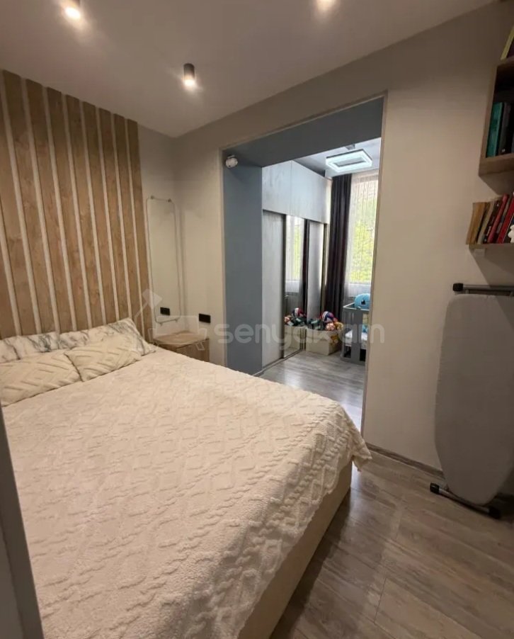 2 Սենյականոց Բնակարան Քարե Շենքում, 43քմ, 4/5 հարկ, Դիզայներական Վերանորոգված