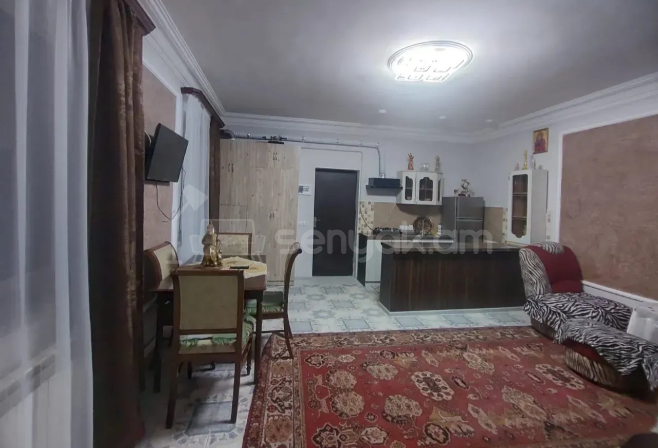 3 Սենյականոց Սեփական Տուն, 10քմ, Նորմալ Վիճակում, Կահավորված