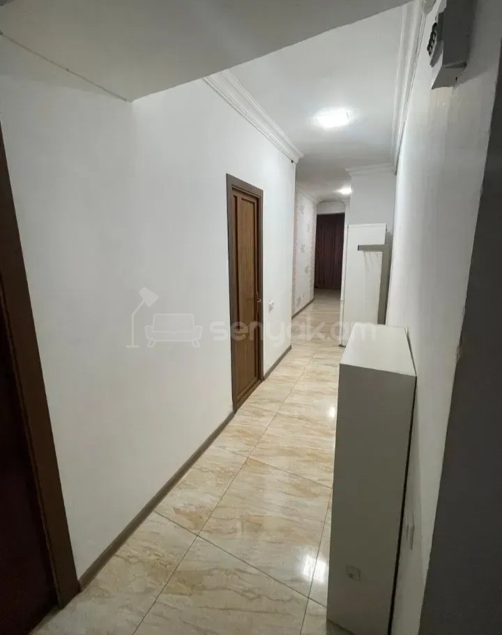 4 Սենյականոց Բնակարան Քարե Շենքում, 110քմ, 1/5 հարկ, Կապիտալ Վերանորոգված, Կահավորված