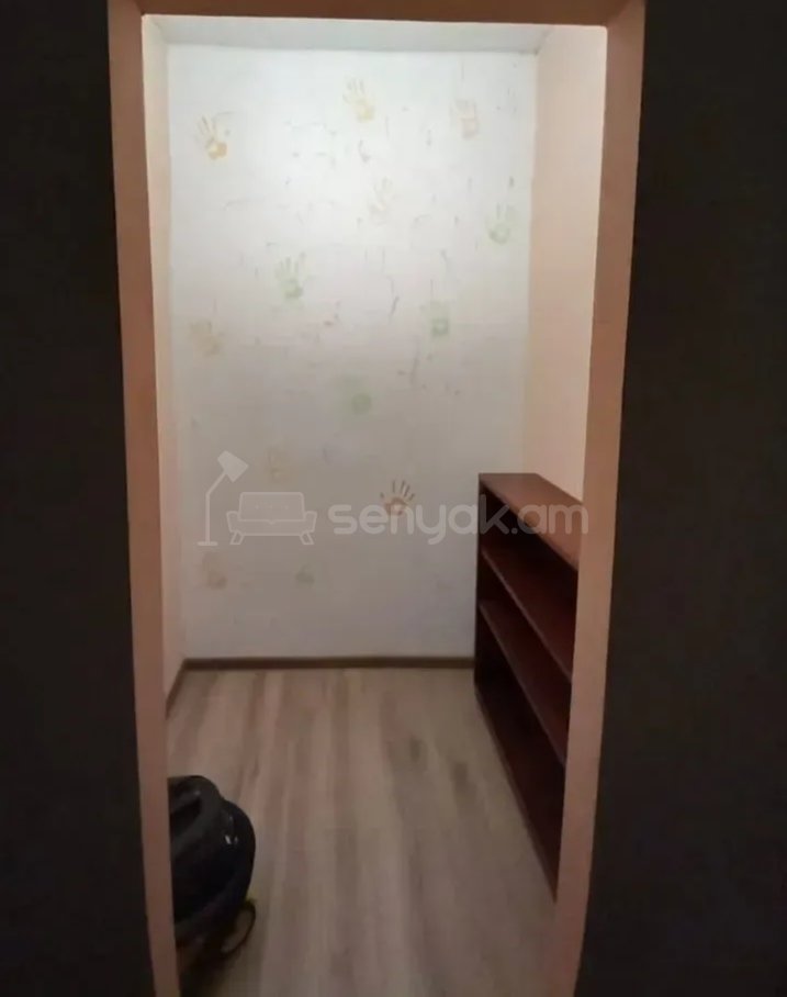 4 Սենյականոց Բնակարան Քարե Շենքում, 110քմ, 1/5 հարկ, Կապիտալ Վերանորոգված, Կահավորված