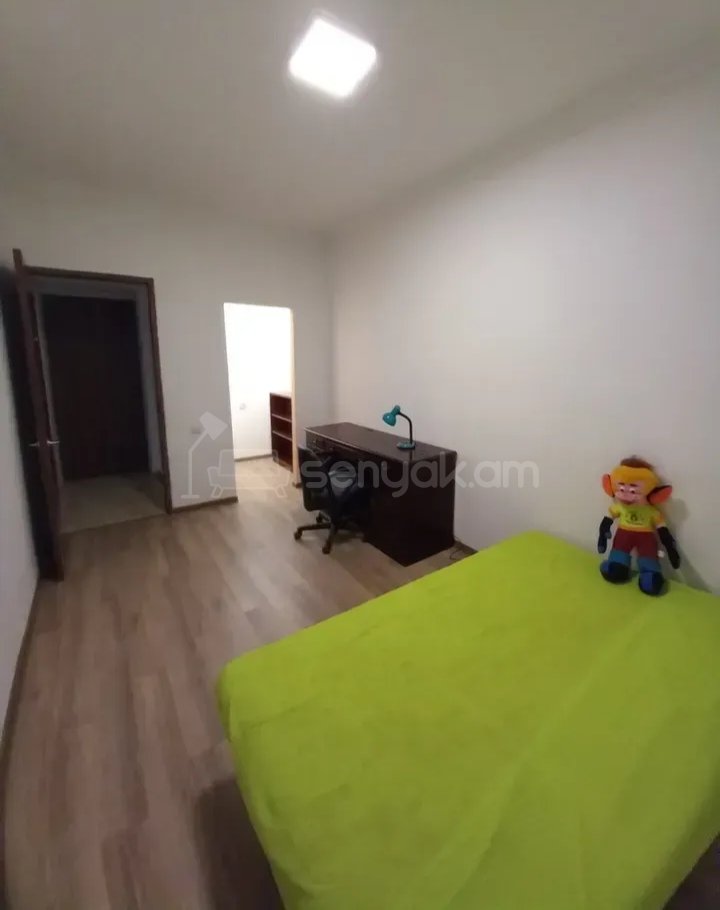 4 Սենյականոց Բնակարան Քարե Շենքում, 110քմ, 1/5 հարկ, Կապիտալ Վերանորոգված, Կահավորված