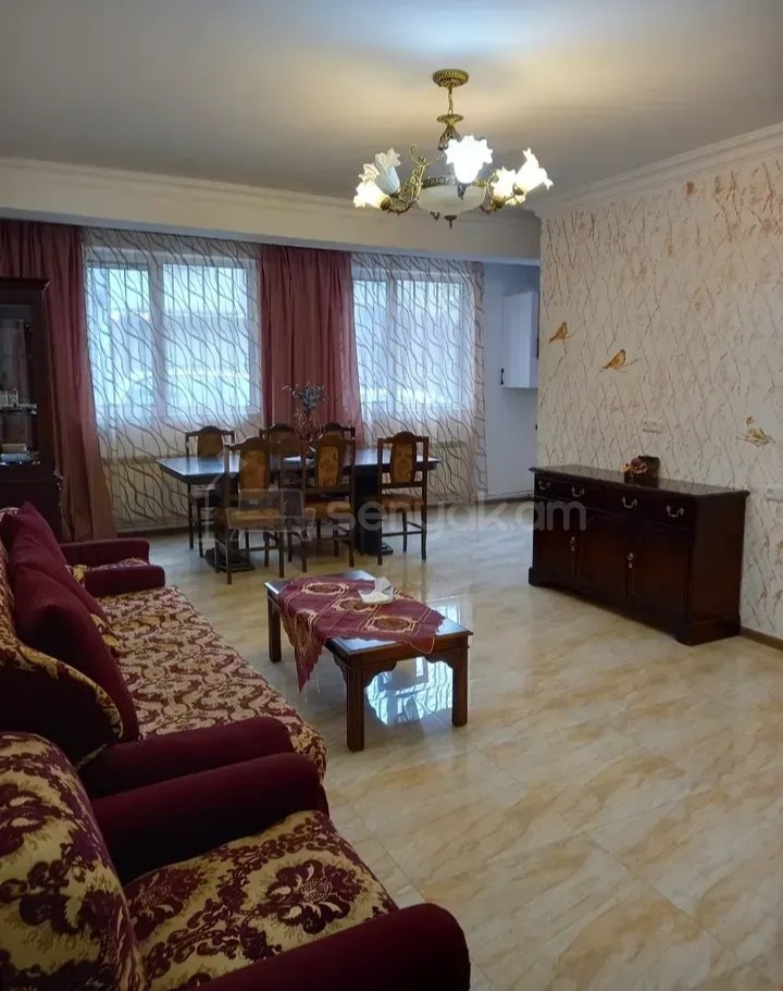4 Սենյականոց Բնակարան Քարե Շենքում, 110քմ, 1/5 հարկ, Կապիտալ Վերանորոգված, Կահավորված