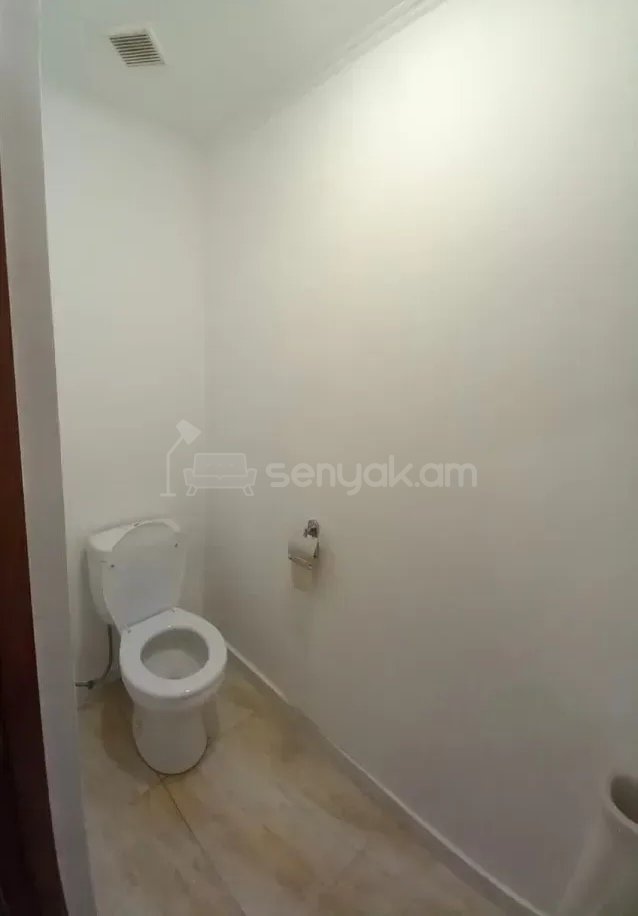 4 Սենյականոց Բնակարան Քարե Շենքում, 110քմ, 1/5 հարկ, Կապիտալ Վերանորոգված, Կահավորված