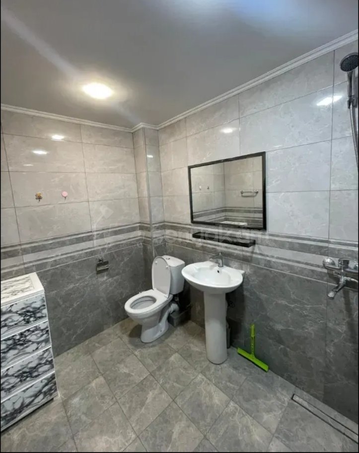 4 Սենյականոց Բնակարան Քարե Շենքում, 110քմ, 1/5 հարկ, Կապիտալ Վերանորոգված, Կահավորված