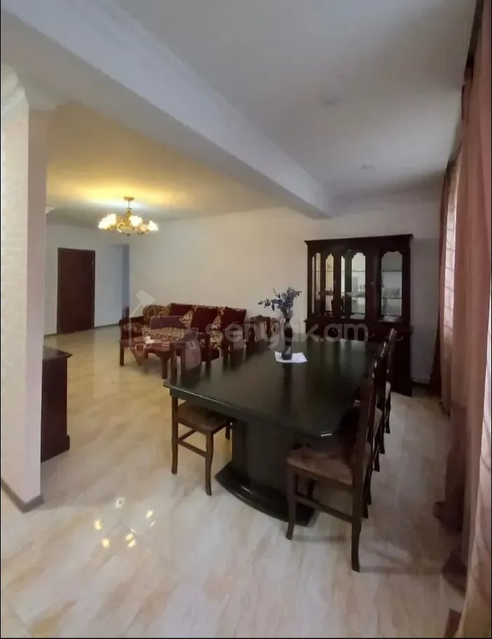 4 Սենյականոց Բնակարան Քարե Շենքում, 110քմ, 1/5 հարկ, Կապիտալ Վերանորոգված, Կահավորված