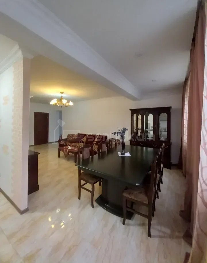 4 Սենյականոց Բնակարան Քարե Շենքում, 110քմ, 1/5 հարկ, Կապիտալ Վերանորոգված, Կահավորված