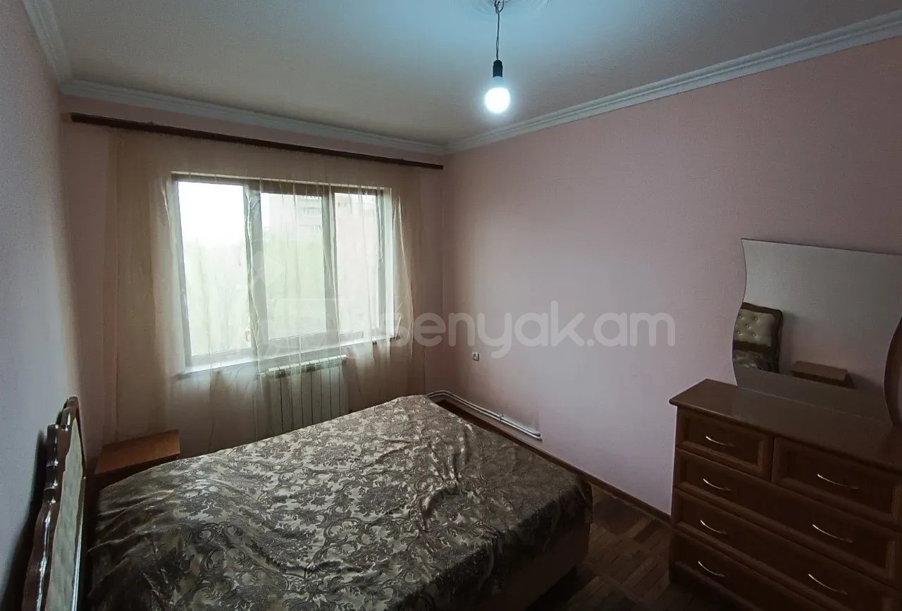 3 Սենյականոց Բնակարան, 80քմ, 4/9 հարկ, Նորմալ Վիճակում, Կահավորված