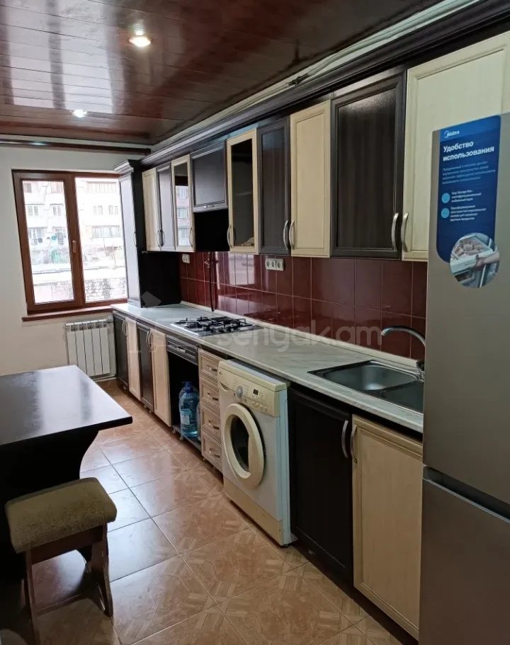 3 Սենյականոց Բնակարան, 80քմ, 4/9 հարկ, Նորմալ Վիճակում, Կահավորված