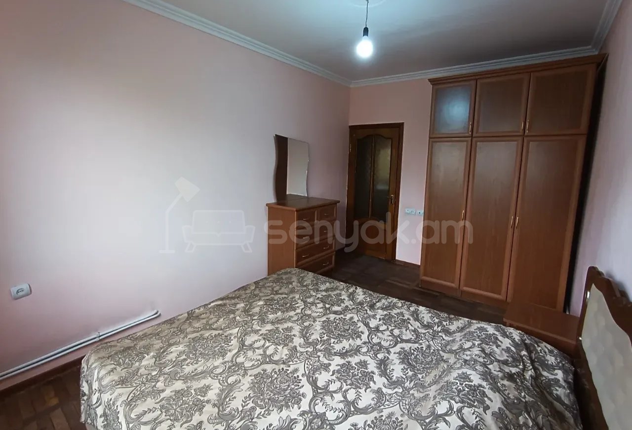 3 Սենյականոց Բնակարան, 80քմ, 4/9 հարկ, Նորմալ Վիճակում, Կահավորված