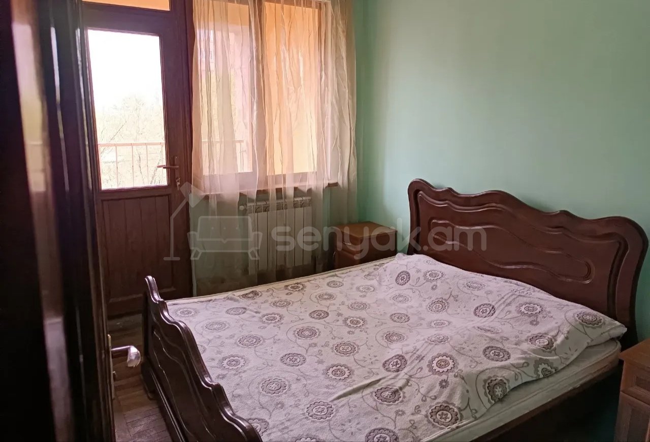3 Սենյականոց Բնակարան, 80քմ, 4/9 հարկ, Նորմալ Վիճակում, Կահավորված