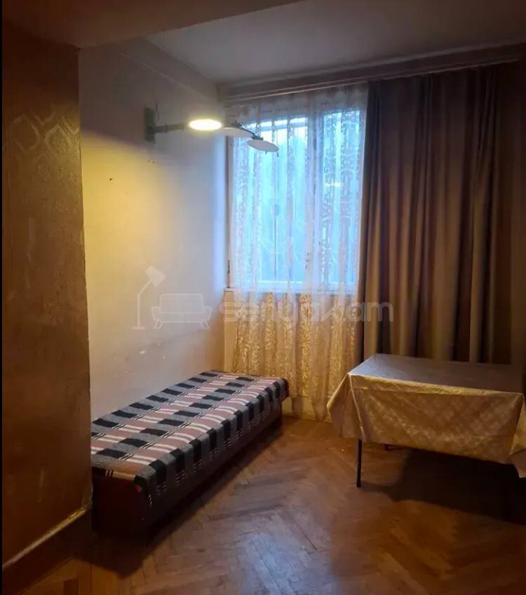 3 Սենյականոց Բնակարան Քարե Շենքում, 78քմ, 1/5 հարկ, Նորմալ Վիճակում, Կահավորված