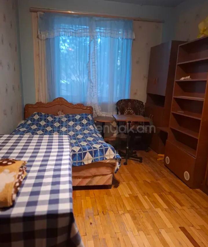 3 Սենյականոց Բնակարան Քարե Շենքում, 78քմ, 1/5 հարկ, Նորմալ Վիճակում, Կահավորված