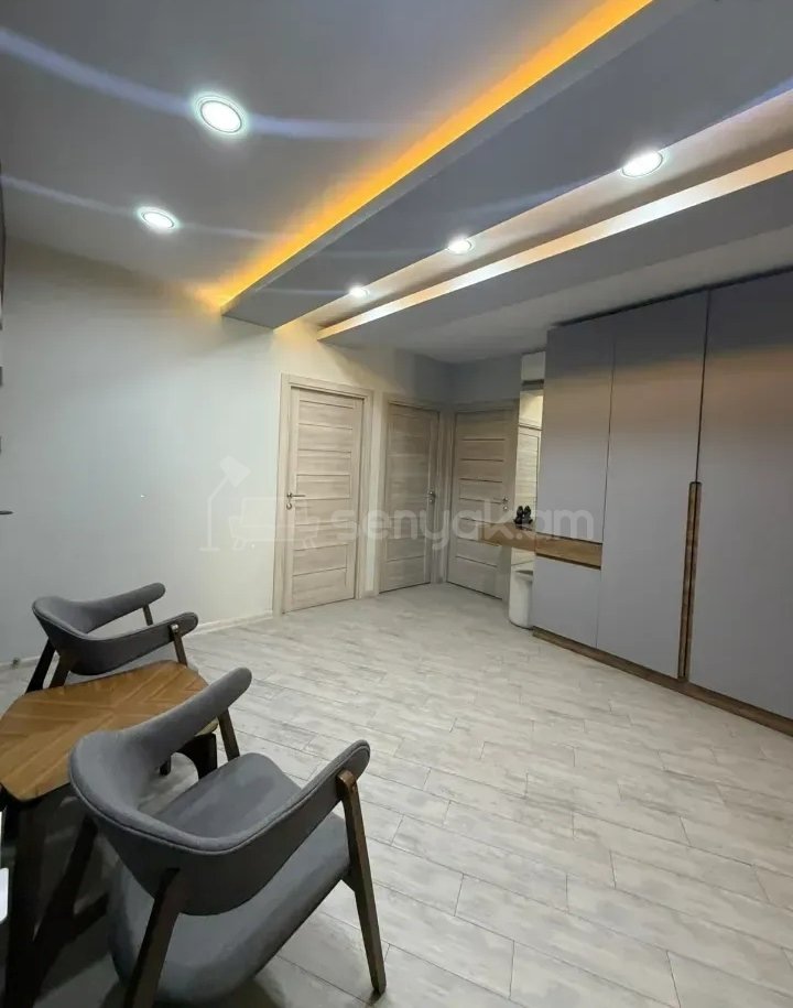 4 Սենյականոց Բնակարան Քարե Շենքում, 95քմ, 3/5 հարկ, Դիզայներական Վերանորոգված