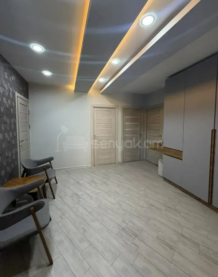 4 Սենյականոց Բնակարան Քարե Շենքում, 95քմ, 3/5 հարկ, Դիզայներական Վերանորոգված