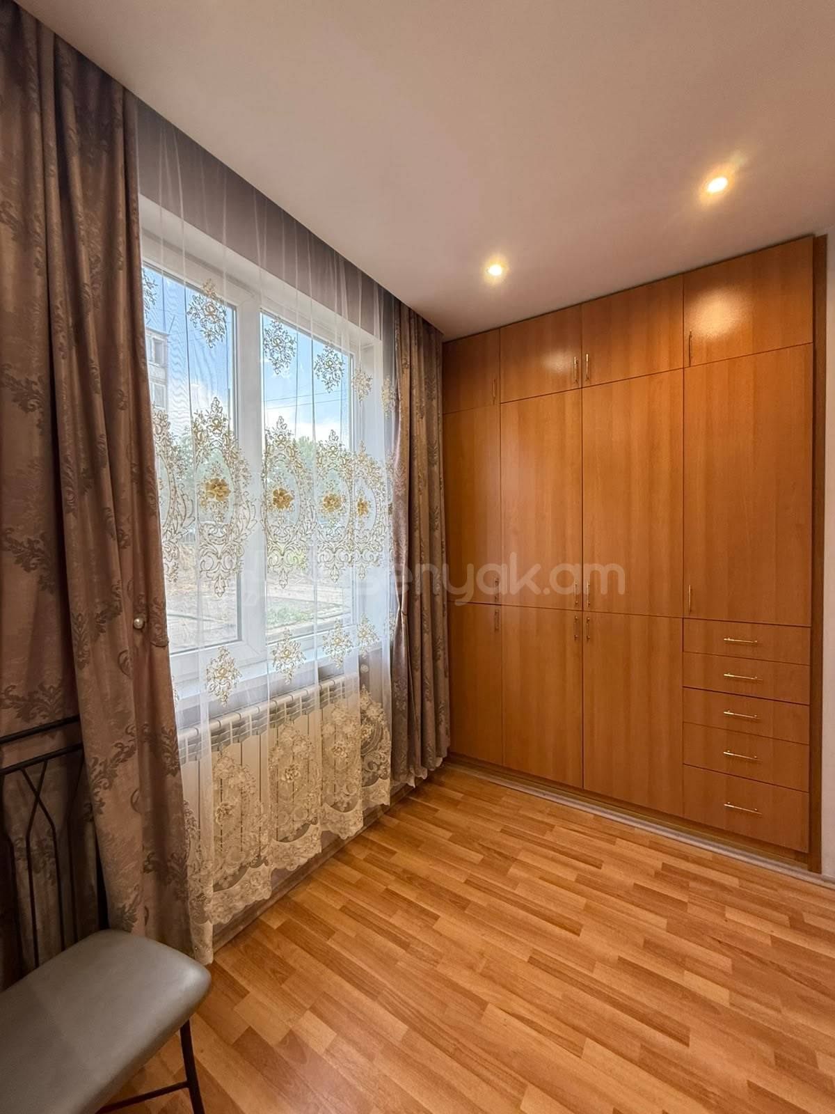 2 Սենյականոց Բնակարան Քարե Շենքում, 63քմ, 2/5 հարկ, Կապիտալ Վերանորոգված, Կահավորված, Արևկող