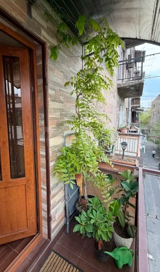 3 Սենյականոց Բնակարան Քարե Շենքում, 74քմ, 3/5 հարկ, Կապիտալ Վերանորոգված