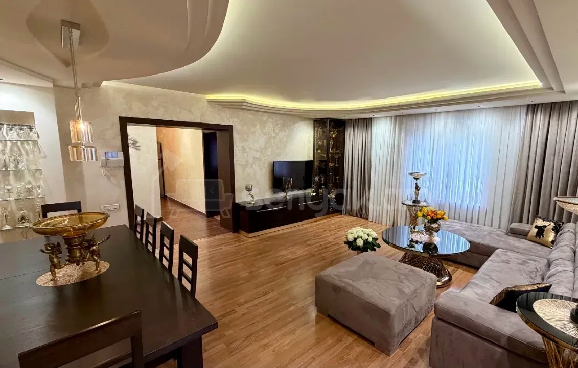 3 Սենյականոց Բնակարան Քարե Շենքում, 74քմ, 3/5 հարկ, Կապիտալ Վերանորոգված