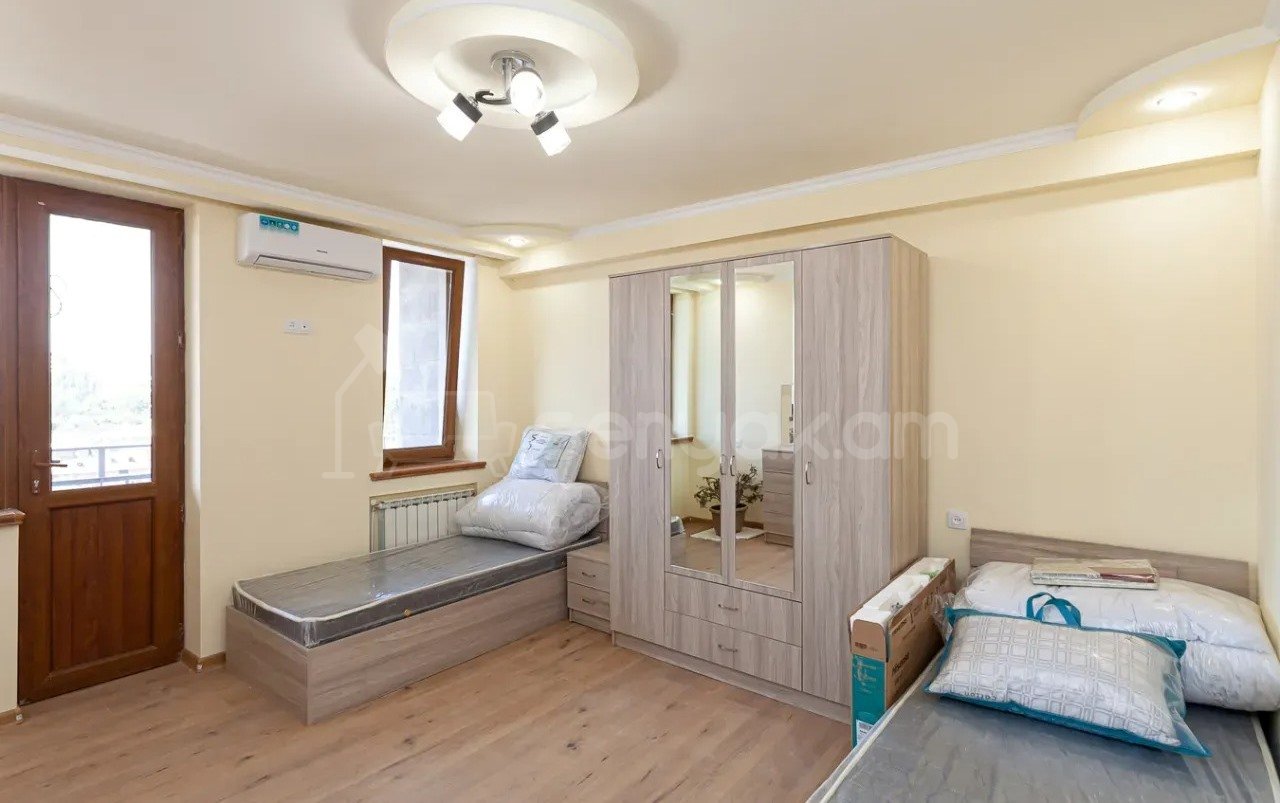3 Սենյականոց Բնակարան Քարե Շենքում, 68քմ, 3/7 հարկ, Կապիտալ Վերանորոգված, Կահավորված, Արևկող