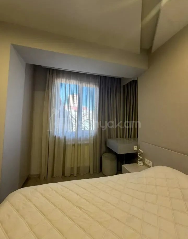 4 Սենյականոց Բնակարան Քարե Շենքում, 95քմ, 3/5 հարկ, Կապիտալ Վերանորոգված