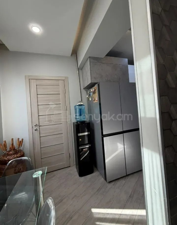 4 Սենյականոց Բնակարան Քարե Շենքում, 95քմ, 3/5 հարկ, Կապիտալ Վերանորոգված