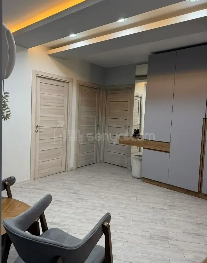 4 Սենյականոց Բնակարան Քարե Շենքում, 95քմ, 3/5 հարկ, Կապիտալ Վերանորոգված